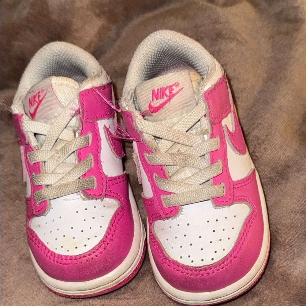 Nike Dunk Low
Baby/Toddler Sneakers in Pink and White 5C - Picture 5 of 9